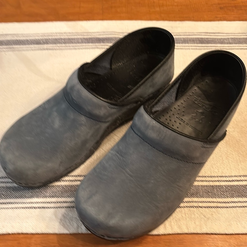 Blue suede Dansko clogs size 40 great condition